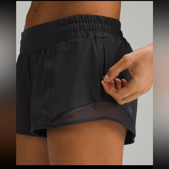 LULULEMON SIZE 4 HOTTY HOT BLACK SHORTS 2.5 LENGTH LOW RISE - Picture 5 of 6